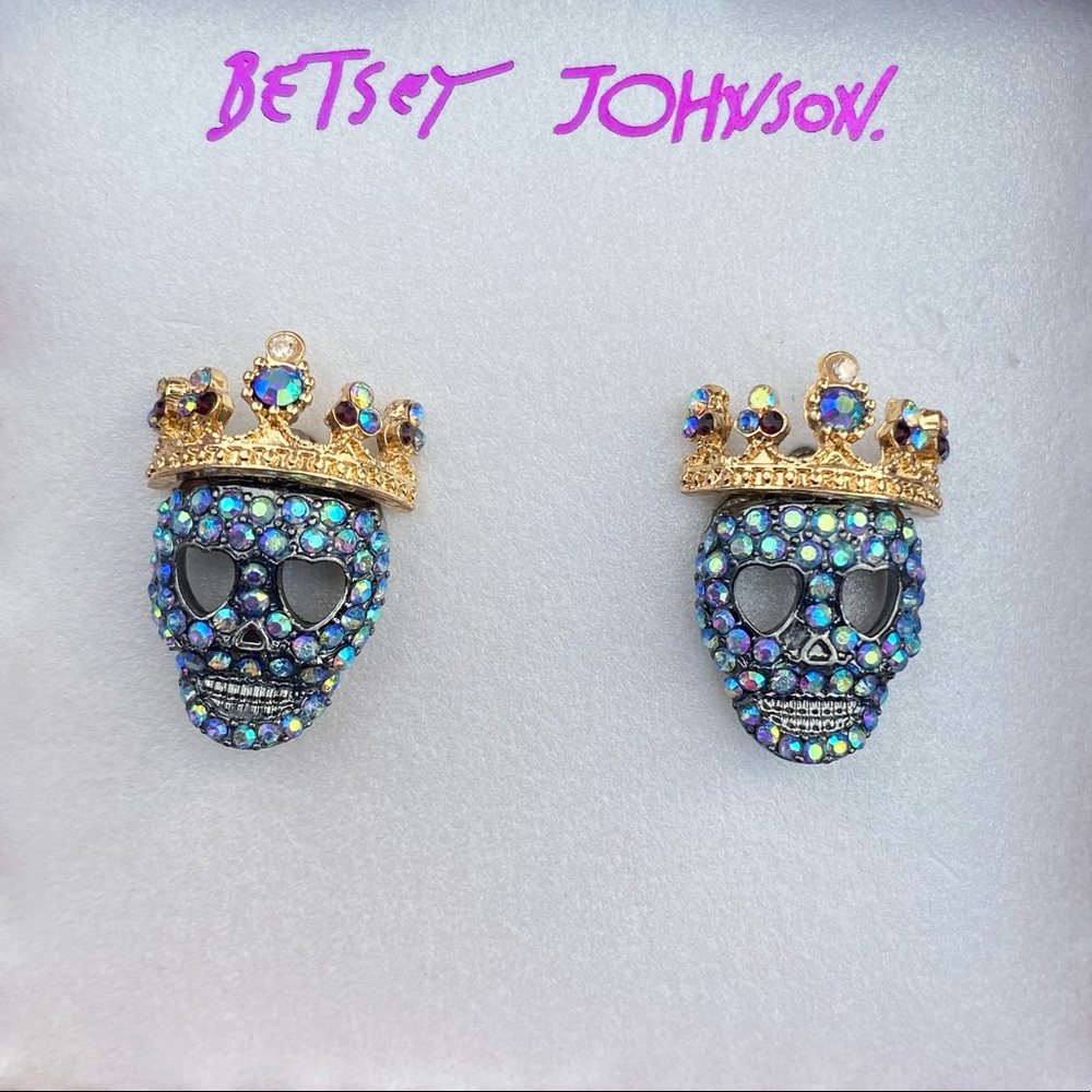 New  Betsey Johnson Skull Stud Earrings - Picture 8 of 10